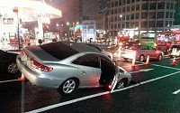 [포토] 서울 9호선 삼성중앙역 앞 도로에 '싱크홀' 발생