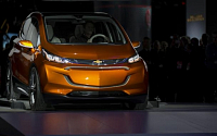GM 볼트, 전기車 대량생산 시대 여나…핵심 키워드는 ‘200마일·3만달러’