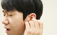 귀에서 고름 흐르는 ‘중이염’ 방치하면 청력손실 위험
