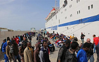 [종합] 리비아 해안서 난민선 전복에 최대 700명 사망 추정