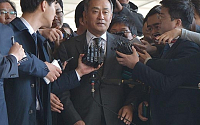 [포토]'동국제강 장세주 회장'  검찰 출석