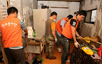 한화금융, '이주노동자 가정 집 가꾸기' 봉사활동