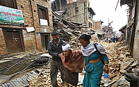 [네팔 대지진] AP “에베레스트서 한국인 1명 구조…카트만두 병원으로 후송”