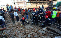 네팔 대지진 사망자 4000명 넘어…1만명 이를 수도