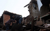 네팔 대지진 8일만에 생존자 3명 발견