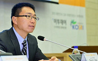 [포토] 'CSR 국제컨퍼런스', 토의하는 펑질라이 중국 Syntao 수석연구원