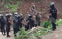 중국 린수이현 주민 “철도 놓아달라” 대규모 시위…경찰과 충돌 등 유혈사태로 번져