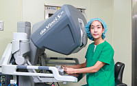 세계 최초 단일공 로봇수술 골반장기탈출증 수술 성공