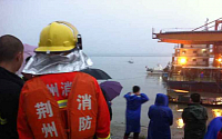 [포토] 중국 여객선 침몰... 400여명 중 20여명만 구조돼
