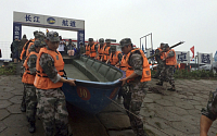 [포토] 양쯔강 여객선 침몰, 실종자 수색 한창