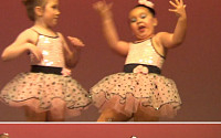 [붐업영상] 6살 여자아이의 파워풀한 댄스 &quot;귀여우면서도 웃음이 나~&quot;