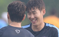 [포토] 한국vs아랍에미리트 경기 앞둔 손흥민 '환한 웃음'