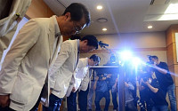 [포토]허리숙여 사과하는 송재훈 삼성서울병원장과 의료진
