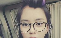 김소현 셀카, 모태미녀는 다르네… 못난이 안경에 헤어롤 말아도 ‘죽지 않는 미모’