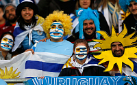[포토] 아르헨티나-우루과이전, 우루과이 응원단…&quot;화려하네&quot;