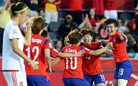 [속보]'여자 월드컵' 한국, 스페인에 2-1 승리…사상 첫 16강 진출