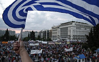 그리스, 구제금융 협상 일부 양보...그리스 시민들, 정부 대응에 찬반 대립 격화
