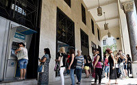 [그리스 디폴트 위기] 英 외무부, 여행객 대상 그리스 은행 영업중단 경고…“결제수단 다양하게 준비”
