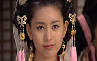 선덕여왕 새 얼굴, '티아라' 큐리