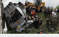 [짤막카드] 중국서 버스 추락, 한국공무원 10명 사망… “중상자 많아 사망자 늘어 날 것”