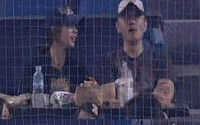박시은-진태현 결혼설, 야구장서 다정하게 찍힌 모습 화제 &quot;나란히 모자에 티셔츠 입었네&quot;