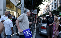 [포토] 그리스 국민투표, 언쟁 벌이는 시민들... '찬성이냐 반대냐'