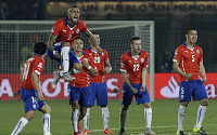 칠레 산체스, '파넨카킥'으로 아르헨티나 격파