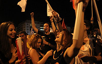 [포토] 그리스 국민투표, '반대'의 승리…환호하는 지지자들