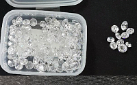 [포토] 수백억짜리 다이아몬드로 둔갑한 큐빅 &quot;비슷하네&quot;