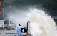 9호 태풍 ‘찬훔’ 중국 접근…86만명 대피ㆍ항공 400편 운항 취소