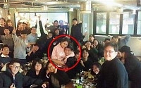 '런닝맨' 개리, 설현에 '관심폭발'…송지효 무릎에 앉히고 과거사진 '눈길'