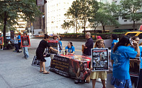 [포토] &quot;한국, 개고기 먹지마&quot;…뉴욕 맨해튼에서 시위