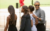 [포토] 美 오바마 대통령, 두 딸과 즐거운 '공원 데이트'