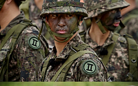 ‘진짜사나이’ 합류한 B1A4 바로,  위장크림 바른 채 훈련하는 모습 포착