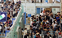 [포토] 본격적인 휴가철… 붐비는 인천공항