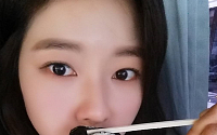 박하나, 김밥으로도 가려지는 작은 얼굴...가려도 예쁜 우월 미모