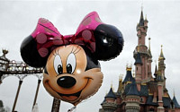 EU, 파리 디즈니랜드 가격 차별 정책 조사 착수…영국·독일 고객은 봉?