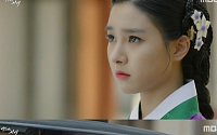 수목드라마 ‘밤을 걷는 선비’ 김소은 이준기, 첫 만남서 의미심장…“왕의 여인으로 살게 해달라”