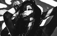 '브아걸' 미료, 솔로앨범 '퀸' 티저 이미지 화제 '몽환적인 섹시함'