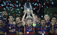 바르셀로나, 세비야 꺾고 슈퍼컵 우승…통산 5번째 우승컵 들어올려