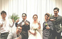 런닝맨 박준형, 자유분방한 결혼식 사진… god 멤버들과 함께