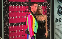 씨엘, 제레미 스캇과 함께 MTV VMA 레드 카펫 등장…섹시하고 강렬한 분위기로 시선집중