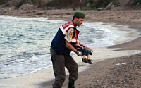 그리스 섬 이게해서 2개월 난민 영아 익사 '전세계 또 충격'
