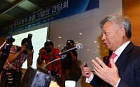 [포토] 국내 기업인과의 간담회 참석한 진리췬 AIIB 총재 지명자