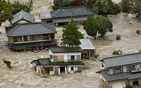 일본 동부 지역, 기록적인 폭우로 12명 실종