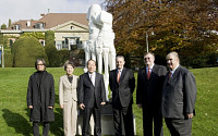 박용성 회장, 스위스 IOC 박물관에 조각작품 기증