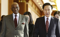 [포토] 이명박 대통령과 만난 세네갈 와데 대통령
