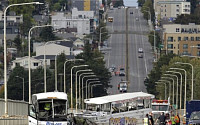 시애틀서 버스 충돌사고 발생…4명 사망·한국인 13명 경상