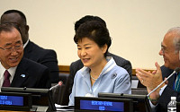 박근혜 대통령 “지도자 신뢰 리더십이 새마을운동 성공요인”