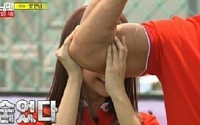 '런닝맨' 하연수, 김종국 팔뚝에 쏙 숨는 작은 얼굴 화제 &quot;엄청나&quot;